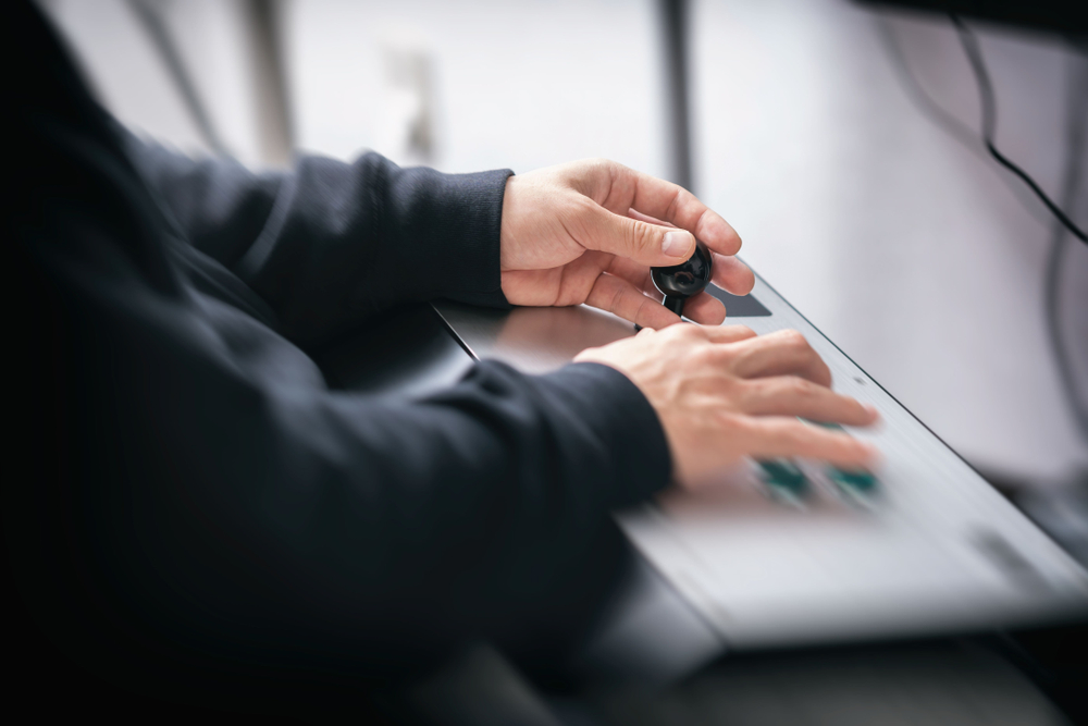 プロゲーマーも使用するアケコンのメーカーや選び方